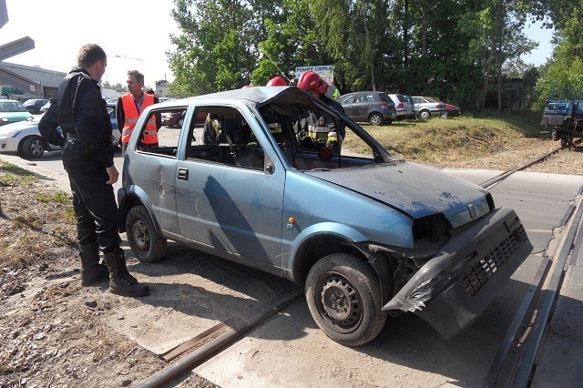 Częstochowa: Na przejeździe na ul. Bór symulowano zderzenie pociągu i samochodu [FOTO,WIDEO]