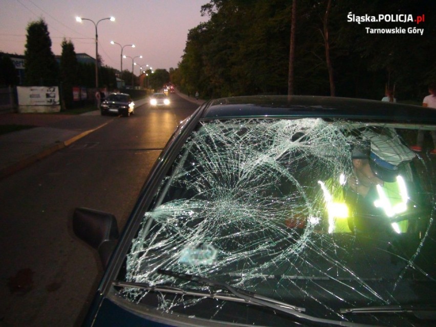 Wypadek w Tarnowskich Górach. Rowerzysta zderzył się z osobówką