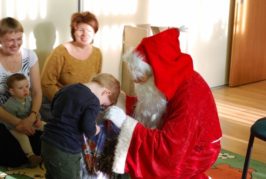 Święty Mikołaj odwiedził wodzisławskie dzieci