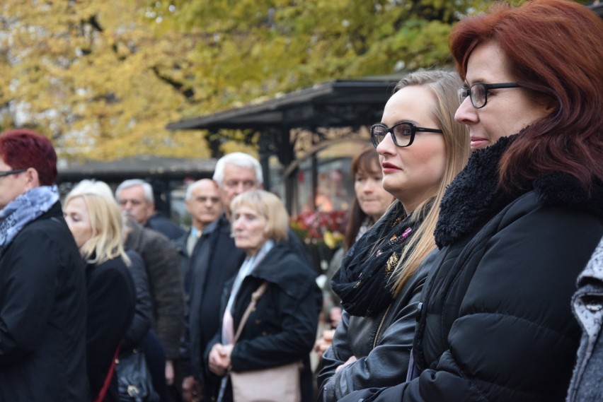 Kolejny protest kobiet w Świdnicy: ,,Nie złożymy parasolek" (ZDJĘCIA)