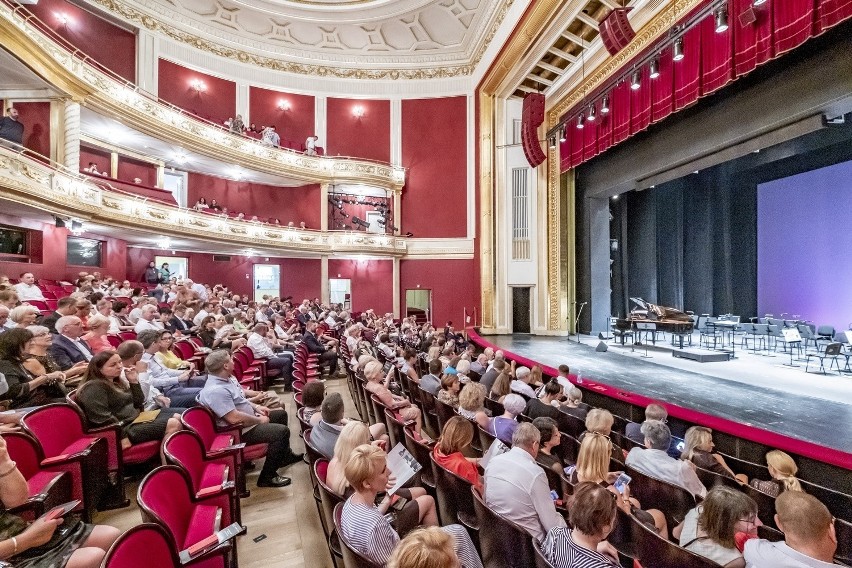 Każdego roku Gala Karnawałowa poznańskiego Teatru Wielkiego...