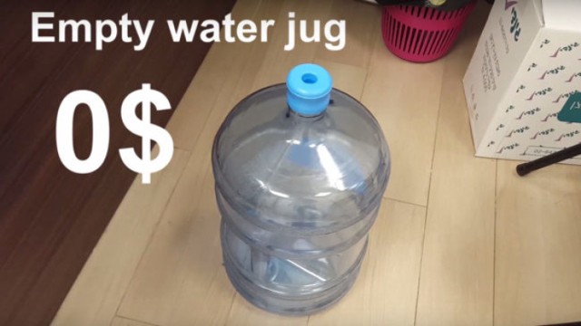 Designerska lampa z plastikowej butelki? Reddit pokazuje, jak zamienić "śmieci" w "brylanty"
