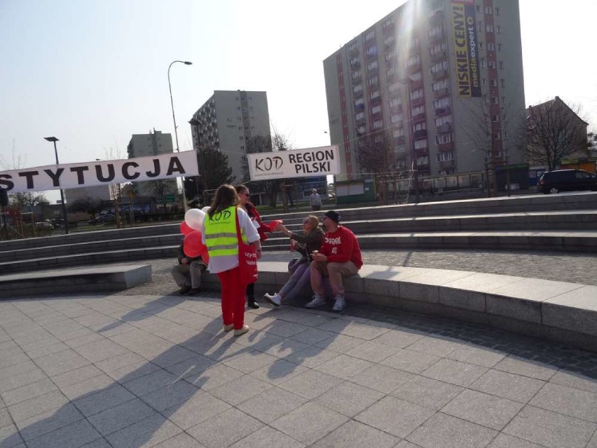 KOD w Pile uczcił 20 lat Konstytucji RP