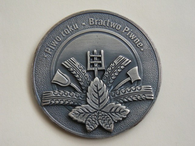 W roku 2001 wyróżniono pierwsze piwo tytułem PIWO ROKU - zwyciężyło Dobre Mocne Browaru Śląskiego z Lwówka Śląskiego. Piwo to wygrało również kolejne edycję tego plebiscytu w roku 2002 i 2004.