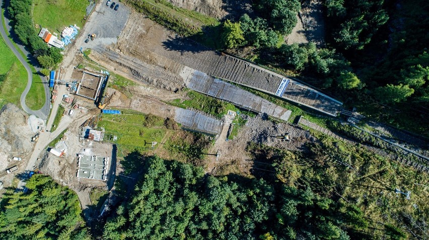 Co za rozmach! Trwa budowa kompleksu średnich skoczni w Zakopanem. To będzie obiekt na miarę Olimpiady