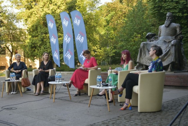 W debacie uczestniczyły, od lewej: Monika Płatek, Katarzyna Kasia, Anna Spólna, Anna Cieplak i Sabina Twardowska.