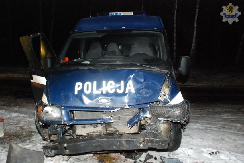 Policja Brusy. Uciekając przed policją staranował radiowóz