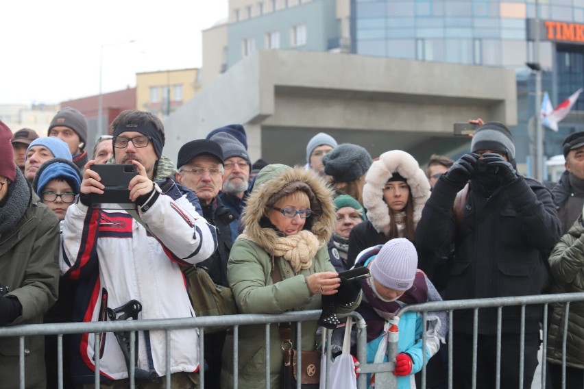 Zobacz kolejne zdjęcia. Przesuwaj zdjęcia w prawo - naciśnij...