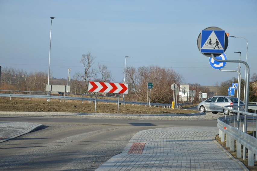 Świniary. Nowe rondo na skrzyżowaniu dwóch dróg wojewódzkich nr 964 i 965