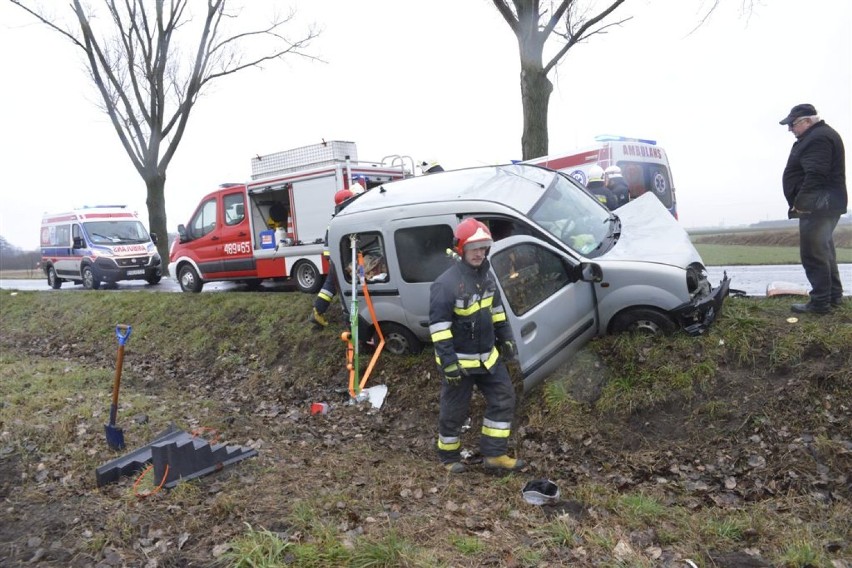 Trzy osoby ucierpiały w wypadku w Łuszkowie w gminie Krzywiń