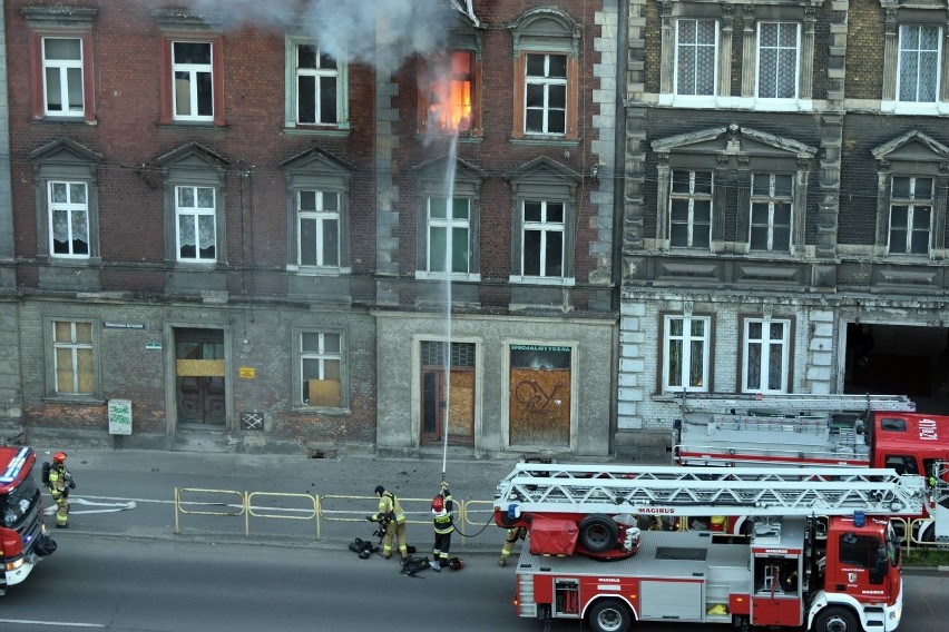 To już trzeci pożar kamienicy przy ul. Witczaka 5 w pół...