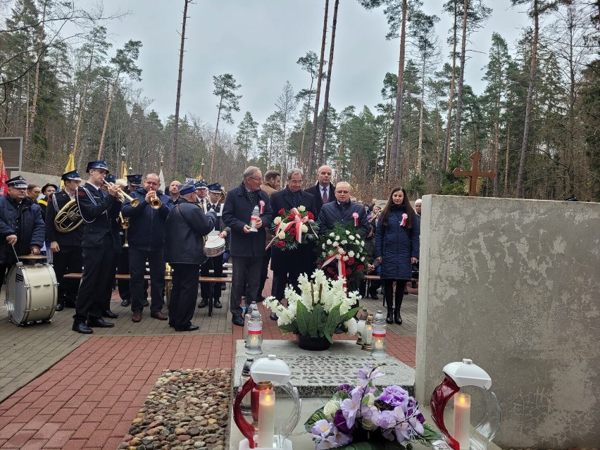 Uroczystości z okazji Święta Niepodległości w Lesie Hopowskim