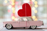 Walentynki 2024. Walentynkowa lista samochodów dla zakochanych - aut dla pary na każdą okazję 