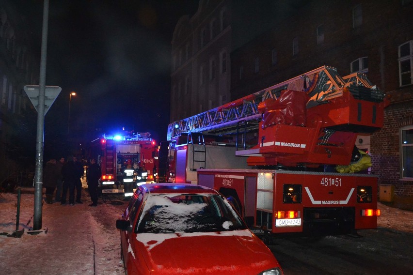 Pożar w Malborku na ul. Krakowskiej. Przyczyną fotel, który nagrzał się od pieca?