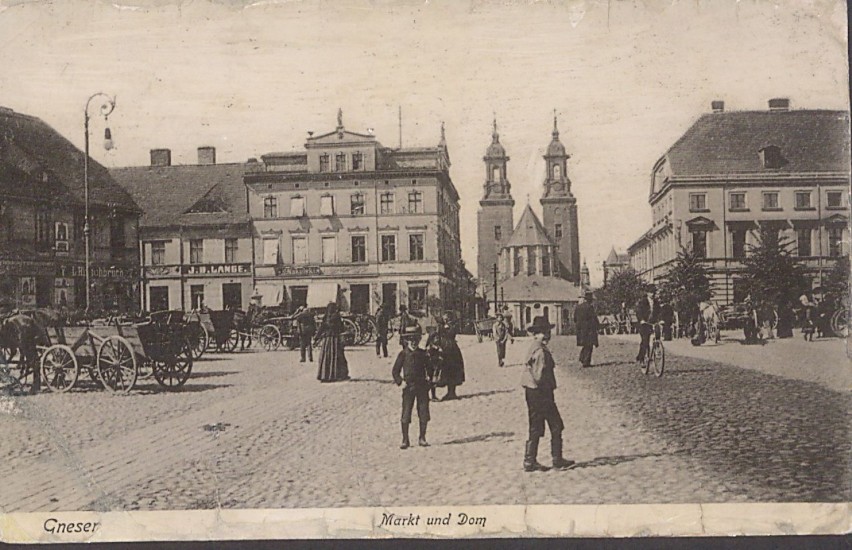 Pocztówka Markt und Dom koniec XIX wieku. Dzień targowy na...