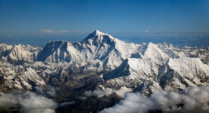 CHINY / NEPAL
Granica chińsko-nepalska ciągnie się na...