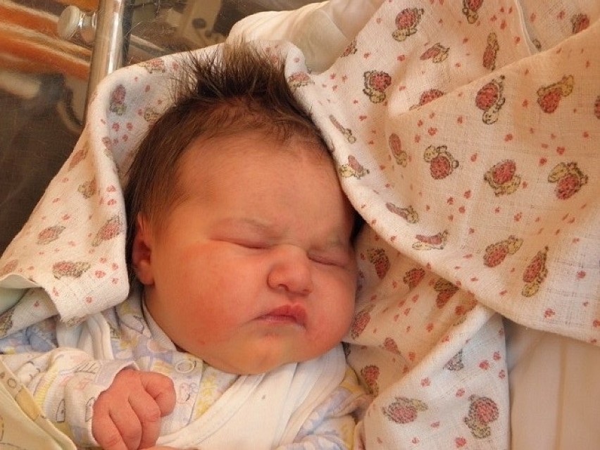 Córka Karoliny i Łukasza Stareczek urodziła się 3 lutego o...