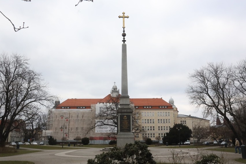 Legnickie pomniki i rzeźby, jest ich kilkadziesiąt