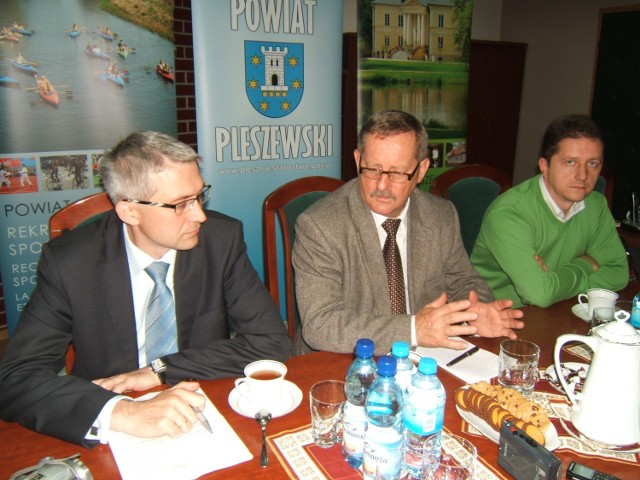 Arkadiusz Ptak, Michał Karalus, Marcin Sitnicki - konferencja w sprawie likwidacji sądu w Pleszewie