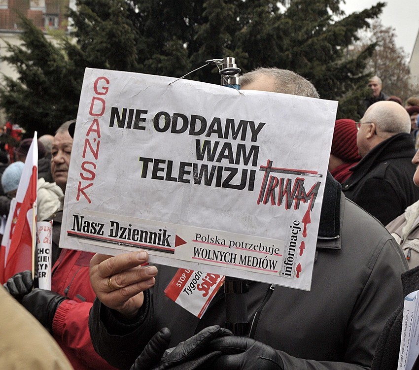 Kilka tysięcy osób na gdańskim marszu &quot;Obudź się Polsko!&quot; w obronie telewizji Trwam [ZDJĘCIA]