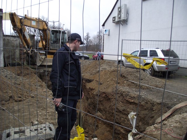 Wypadek na budowie w Jeleniej Górze. Ziemia przysypała 32-letniego robotnika w głębokim wykopie.