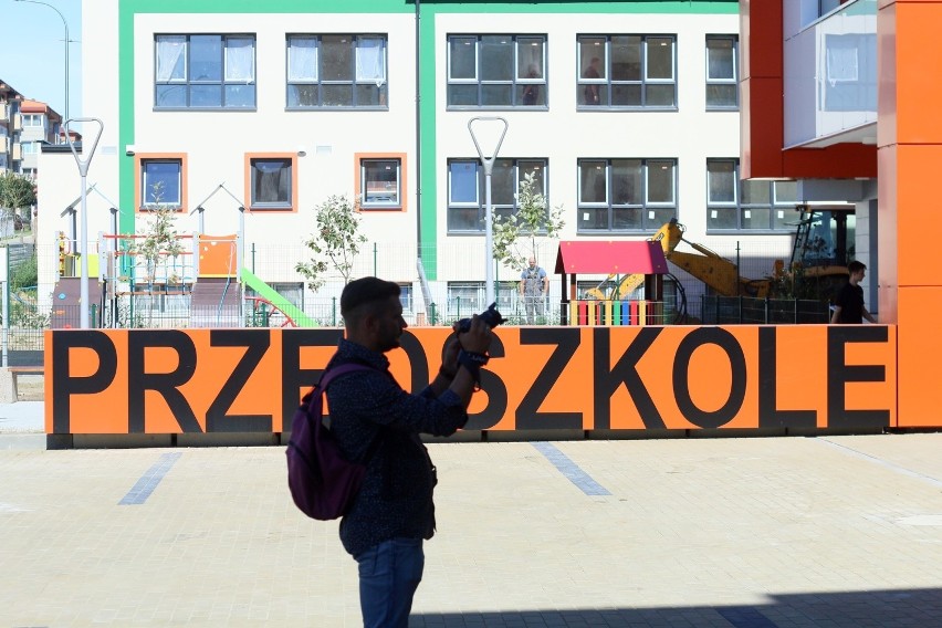 Szkoła przy Berylowej już otwarta. To jedna z najnowocześniejszych placówek w Polsce 