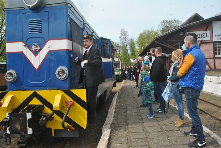 Majówka na śmigielskiej kolejce [ZDJĘCIA]