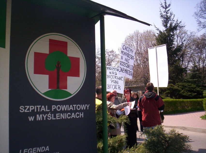 Chętni chcący dołączyć się do marszu, gromadzili się przed...