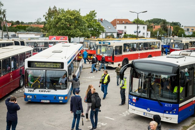 Miłośników komunikacji w wielu miastach łączą wspólne zainteresowania.