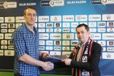 Piotr Adamczak podpisał dwuletni kontrakt z Energą MKS Kalisz. Umowy przedłużyli Adamski i Kobusiński 