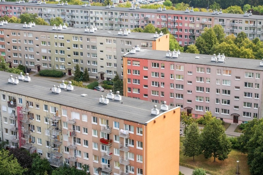 W Polsce jest około 60 tys. budynków z wielkiej płyty w tym...