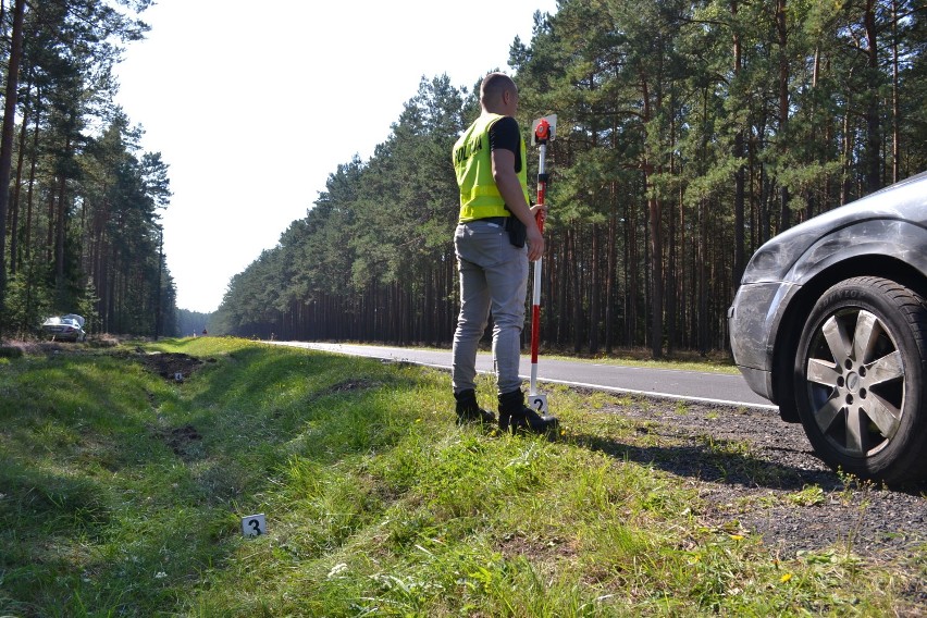 Dwa niedzielne wypadki drogowe. Przed Trzebielinem rozbił...