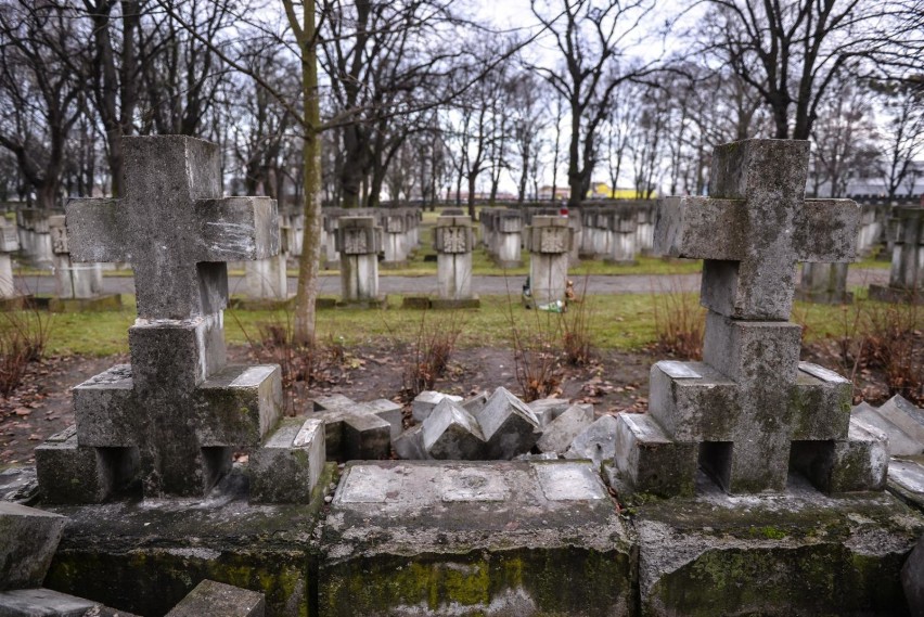 Dewastacja Cmentarza Ofiar Hitleryzmu na gdańskiej Zaspie