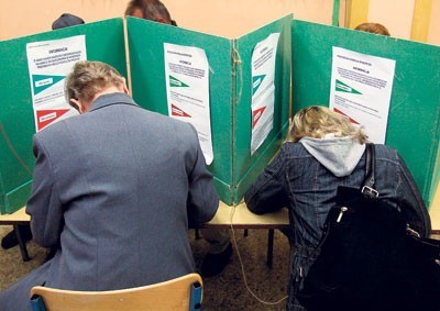Wyborcy bez problemu zakreślali na kartach swoich faworytów