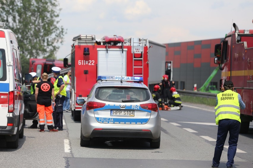 Wypadek na S1 w Sosnowcu. Zginął motocyklista przygnieciony przez ciężarówkę, droga była zablokowana przez kilka godzin