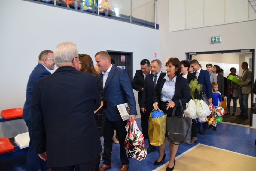 Burmistrz Czerniejewa o nowej hali: "to moje dziecko". Najważniejsza inwestycja gminy oficjalnie otwarta! [FOTO, FILM]