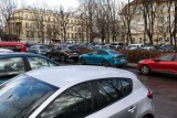 Deficyt miejsc parkingowych w Krakowie? Jeszcze do końca maja można zaproponować, gdzie potrzebne są nowe parkingi