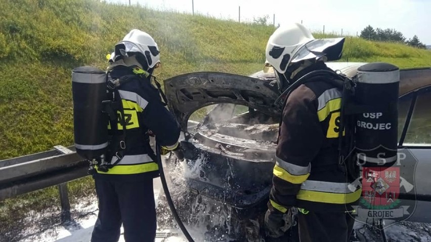 Rudno. Strażacy gasili pożar samochodu na autostradzie A4