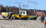 Spacery nad morzem w ostatni weekend lutego! Pogodne dni i tłumy na plażach