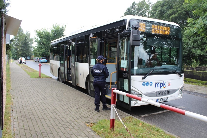 Policja w Zduńskiej Woli kontroluje szkolne autobusy 