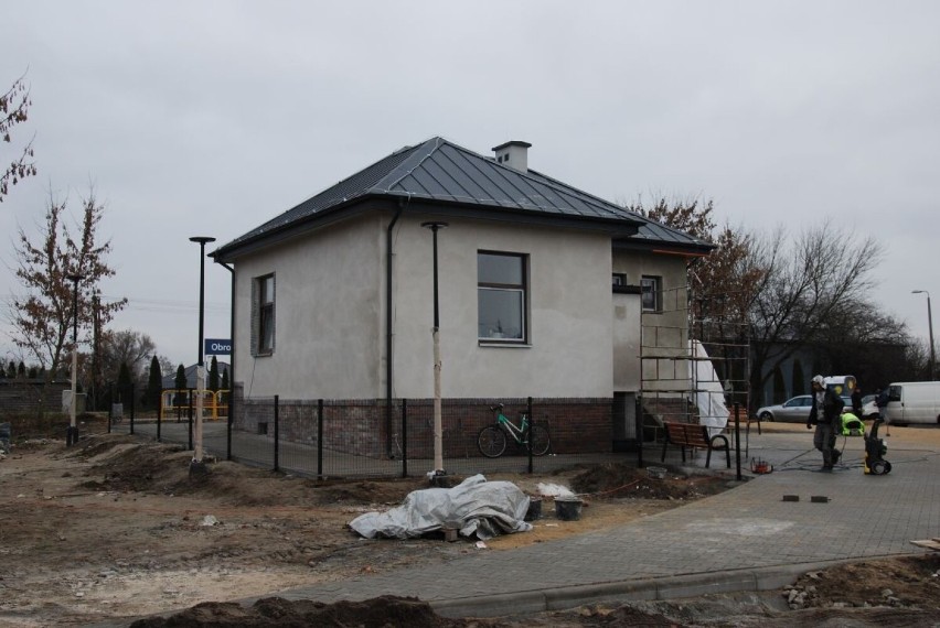 Trwają prace na terenie dawnej stacji PKP w Obrowie