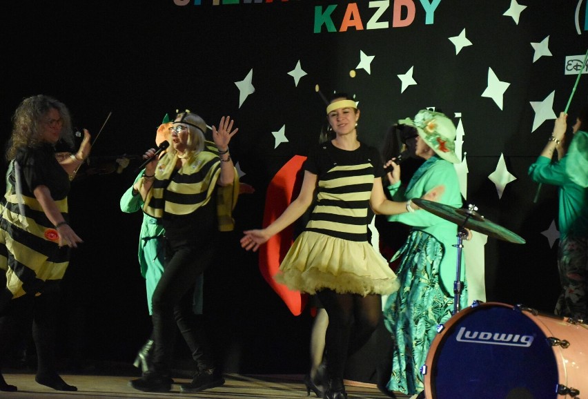 Festiwal "Śpiewać każdy może" w I LO w Malborku. Uczniowie "Sienkiewiczówki" zaśpiewali piosenki z filmów animowanych