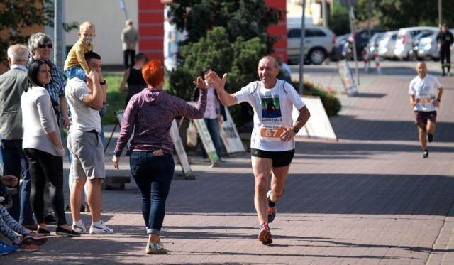 W niedzielę odbył się V Półmaraton Mondi z Chełmna do Świecia. Ukończyły go 172 osoby z różnych stron Polski. W kategorii "open" mężczyzn triumfował Damian Kłopotek (Toruń, Packman Team) z czasem 01:15:45. Z kolei wśród pań najszybsza okazała się Małgorzata Pazda-Pozorska (NIGHT RUNNERS Słupsk) - 01:24:54.