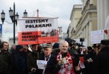 Warszawski Protest Rodziców. Na placu Bankowym strajkują przeciw Deklaracji LGBT+. "Nie ma zgody na wprowadzanie propagandy do szkół"