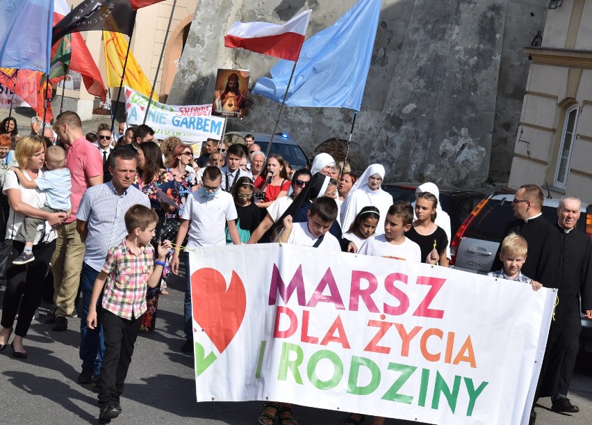 Marsz dla Życia i Rodziny przeszedł w niedzielę ulicami Jarosławia [ZDJĘCIA]