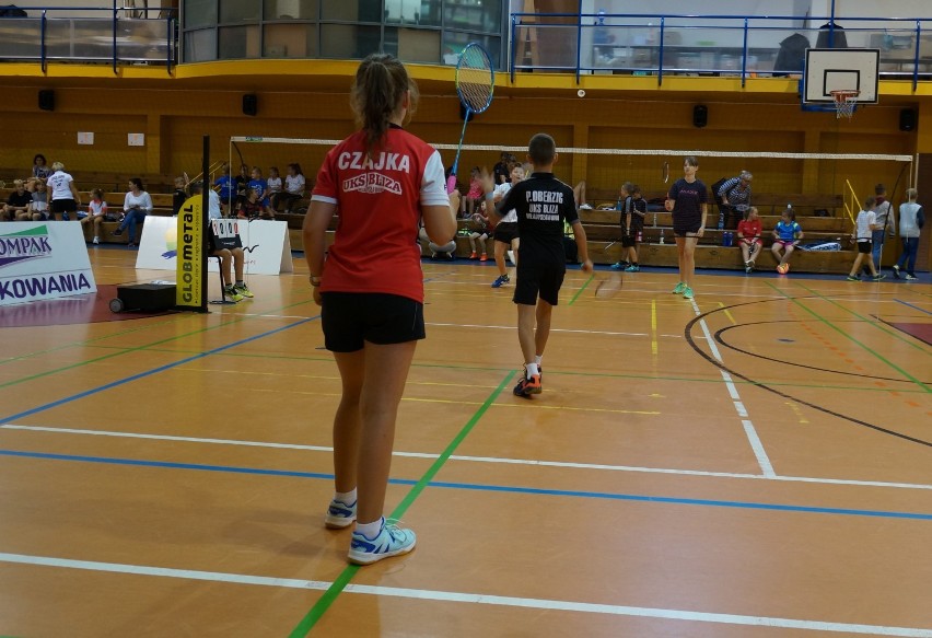 UKS Bliza Władysławowo na badmintonowym festiwalu w Sianowie. Zoto mają: Marta Czajka, Adam Fikus, Paweł Oberzig