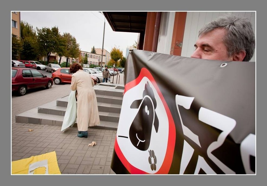 Świdnica: Rodzice protestowali przeciwko sprzedaży alkoholu nieletnim (zdjęcia i film)