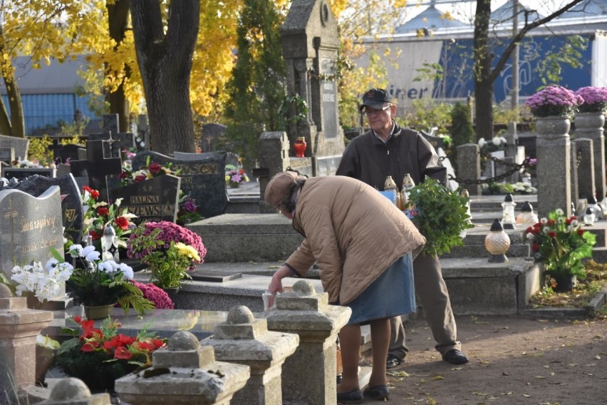 Wszystkich Świętych - galeria zdjęć z cmentarza w Wągrowcu 