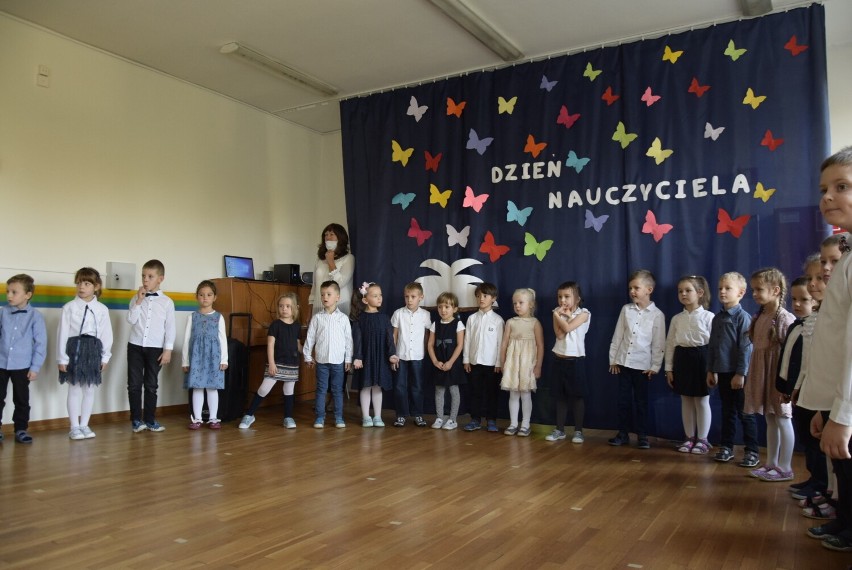 Żuczki z Przedszkola nr 1 w Skierniewicach uczciły Dzień Nauczyciela