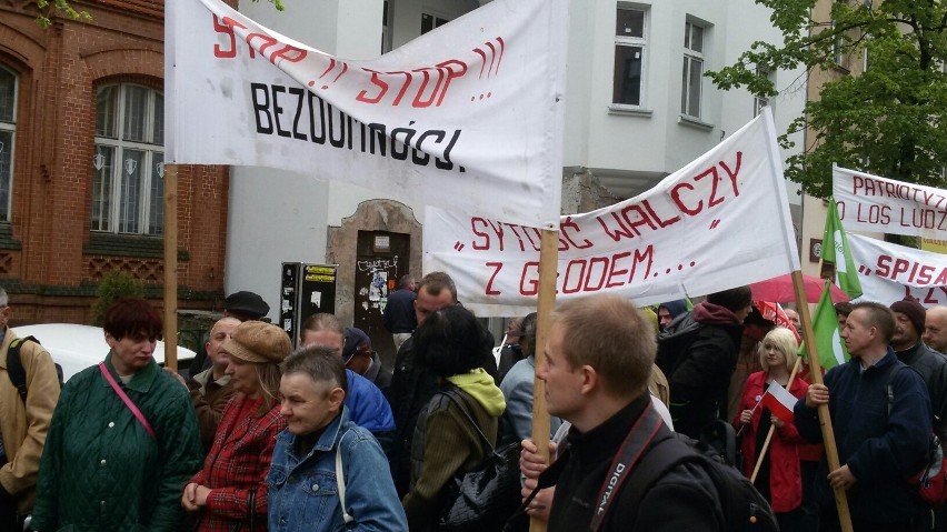 Marsz 1 Maja w Katowicach - wykluczonych i bezdomnych [ZDJĘCIA]